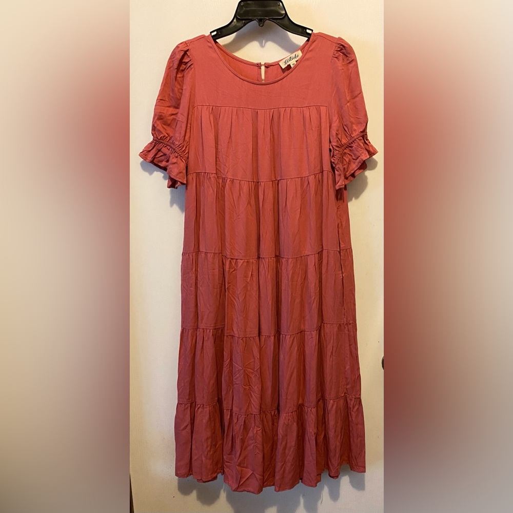 Listicle dark rose colored midi dress size Medium